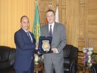 رئيس جامعة بنها يستقبل استاذ الهندسة بجامعة كالجاري البرتا بكندا