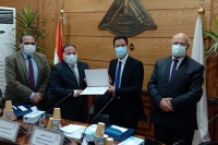 لتولية مسئولية القيام بمهام الامين العام خلال الفترة السابقة .. جامعة بنها تكرم الامين المساعد للشئون المالية
