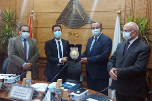 تقديرا لجهوده فى مقر العبور: مجلس جامعة بنها يكرم الدكتور كريم الدش