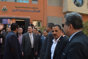 في جولة مفاجئة: رئيس جامعة بنها يتفقد المستشفي الجامعي