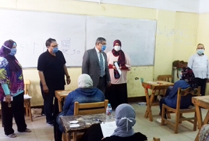 نائب رئيس جامعة بنها لشئون التعليم يتفقد الامتحانات بكلية التربية النوعية والمعهد الفني للتمريض