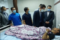 لليوم الثاني على التوالي: القائم بأعمال رئيس جامعة بنها يتفقد الحالة الصحية لمصابي حادث قطار طوخ