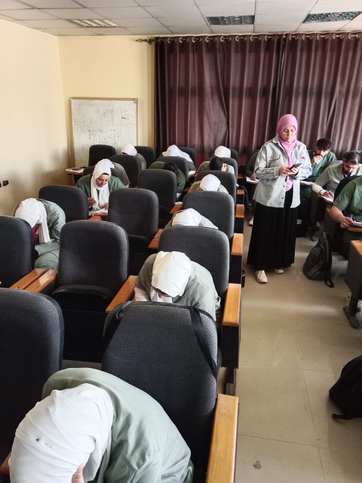 انعقاد امتحان الميدتيرم لمقررات العملى لبرنامج المكثف