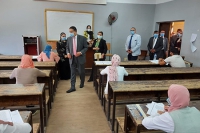 رئيس جامعة بنها يتفقد امتحانات الفصل الدراسي الثاني بكلية الآداب