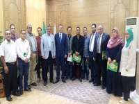 رئيس جامعة بنها يسلم عقود تمويل المشروعات البحثية في دورتها السادسة لشباب الباحثين