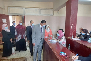 رئيس جامعة بنها يتفقد الامتحانات بالمعهد الفني للتمريض بالمقر الجديد